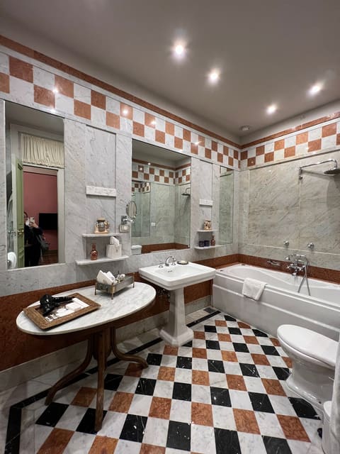 Albergo — photograph 4