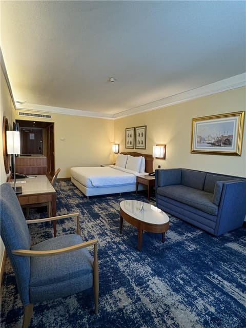 Radisson Blu Martinez Hotel, Beirut — photograph 6