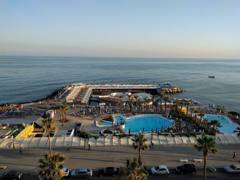 Riviera — photograph 5