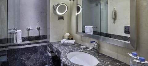 Coral Beach Hotel & Resort Beirut — photograph 4