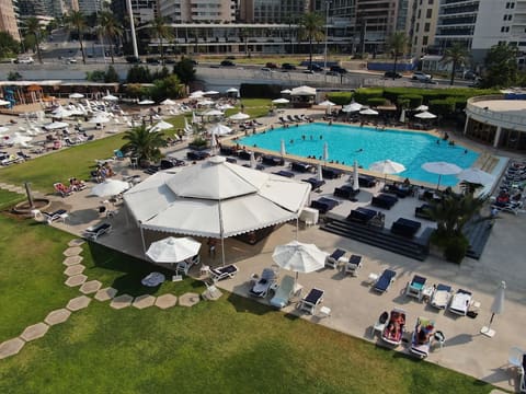 Saint Georges Yacht Club - Pools and Resort — photograph 2