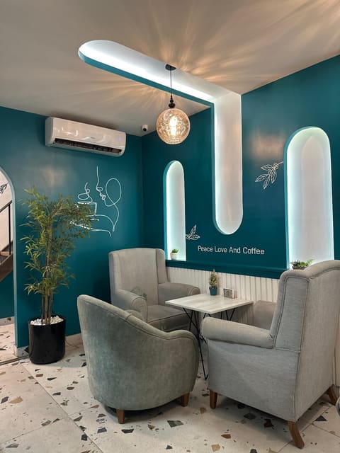 Deens Coffee Shop — photograph 4