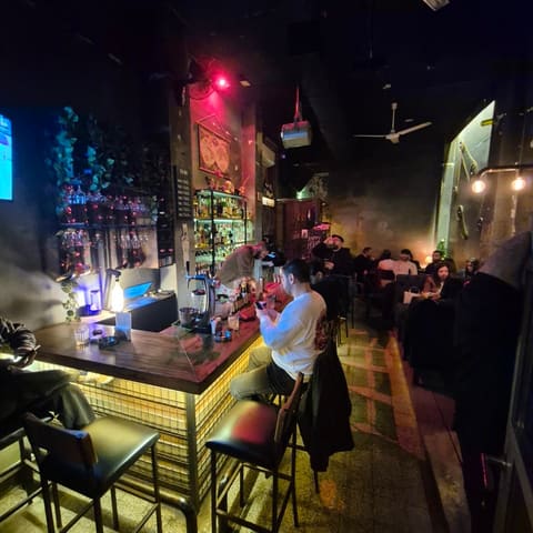 Rust bar — photograph 4