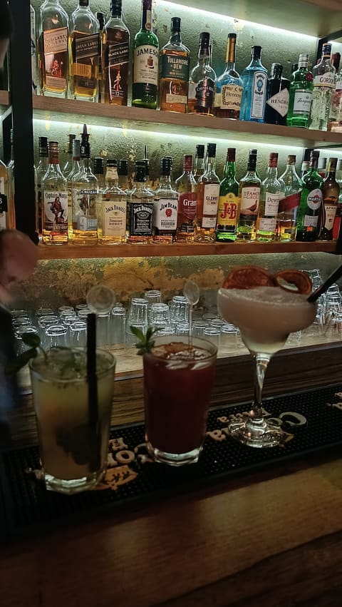Rust bar — photograph 5