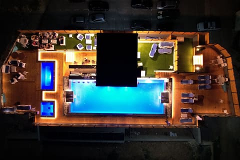 The Wateroof-Pool Bar — photograph 5