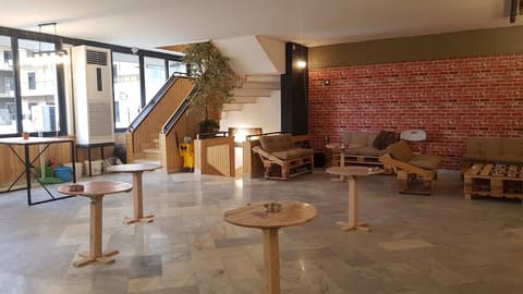 Mountada Lounge — photograph 2