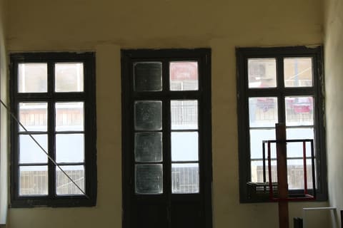 Gallery One — photograph 2