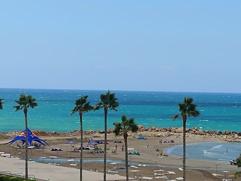 Manara - Beach — photograph 3