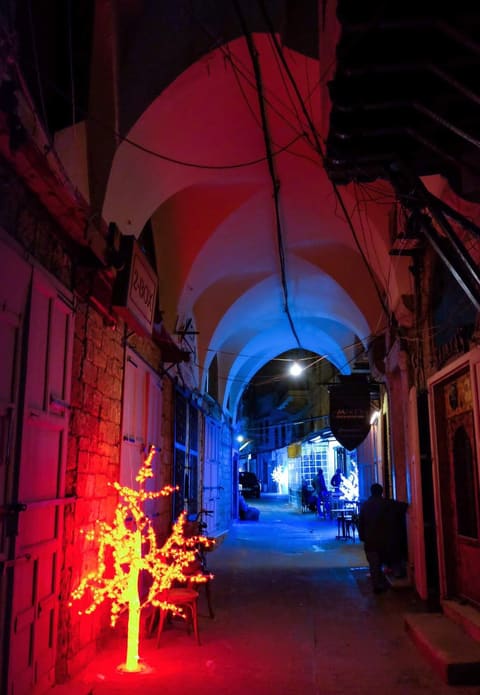 Mono Street — photograph 4