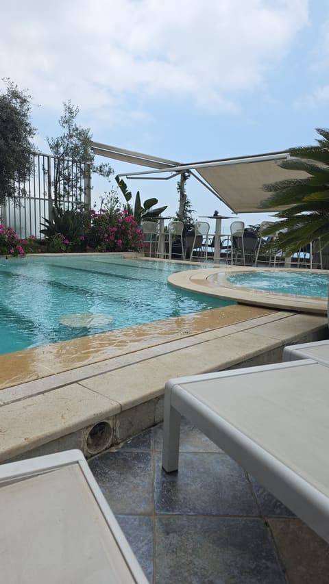 Bay Lodge Boutique Hotel — photograph 3