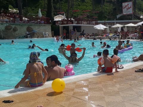 The Leisure Club ( Outdoor Island ) — photograph 2