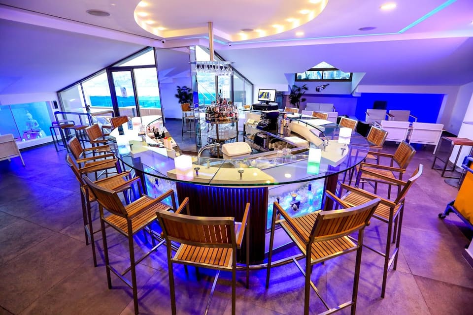 Le View Rooftop Bar & Pool