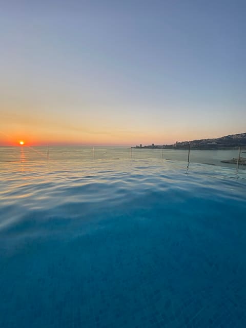 Le View Rooftop Bar & Pool — photograph 5