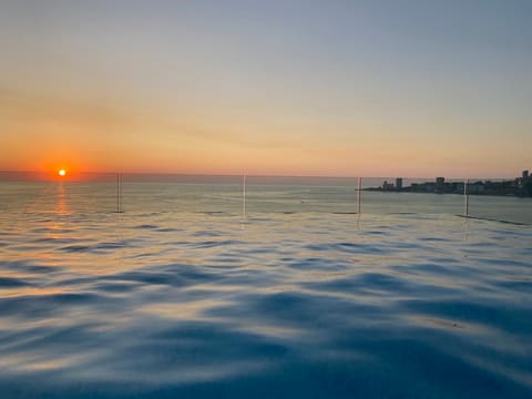 Le View Rooftop Bar & Pool — photograph 6