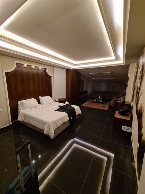 Platinum Hotel — photograph 2