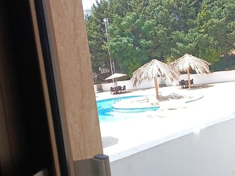 Sourtorini Resort — photograph 3