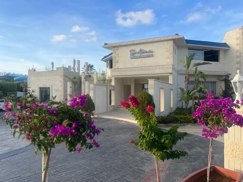 Sourtorini Resort — photograph 4