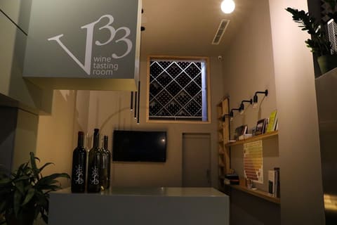 Vertical 33 Wine Room — photograph 4
