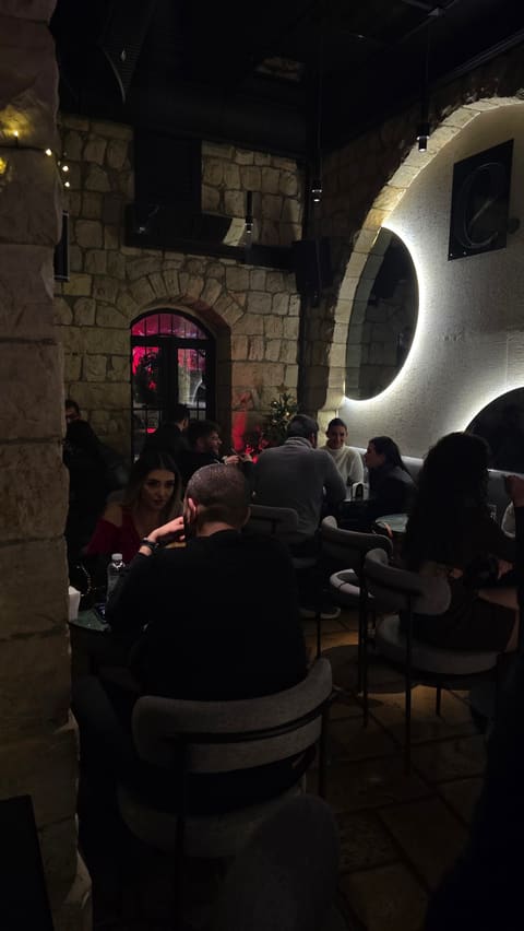 ēlite bar — photograph 3