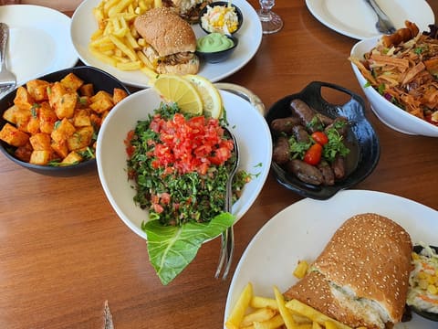 El Mostachar Restaurant — photograph 4