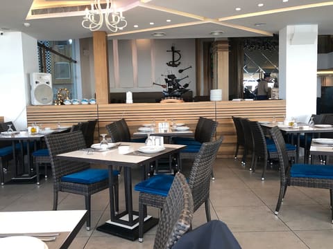 Captain Seafood Restaurant — photograph 6