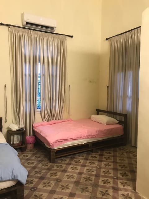 Orient Hotel — photograph 2