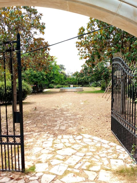 Miyeh w Miyeh Park — photograph 4
