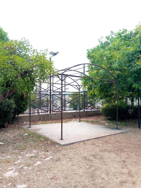 Miyeh w Miyeh Park — photograph 6