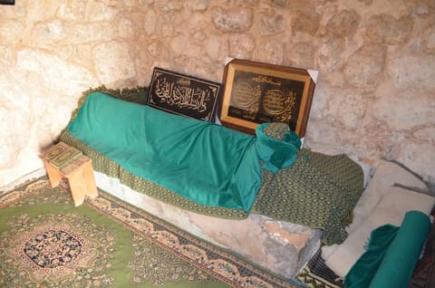 Maqam Al Sahabi Shurhabil Ben Hisneh — photograph 3