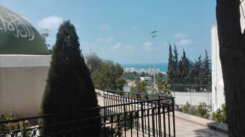Maqam Al Sahabi Shurhabil Ben Hisneh — photograph 4