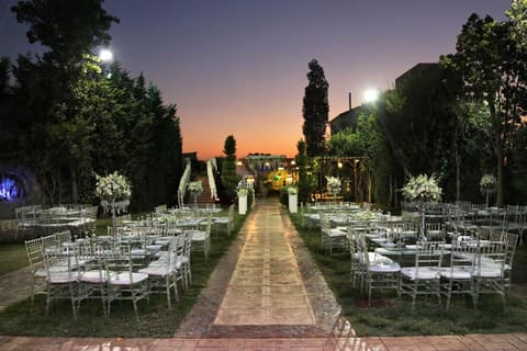 La Reine Wedding Garden — photograph 2