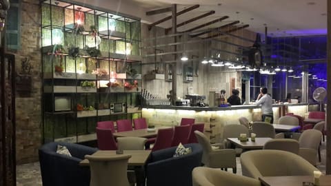 Ole Resto and wedding venue — photograph 6
