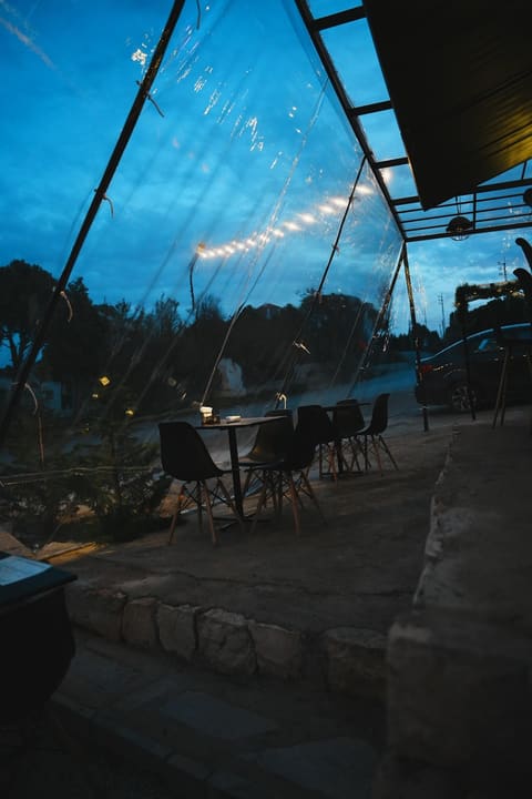 Kine Coffee Shop and Bar — photograph 4