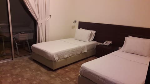 Al Safat Suites Hotel — photograph 2