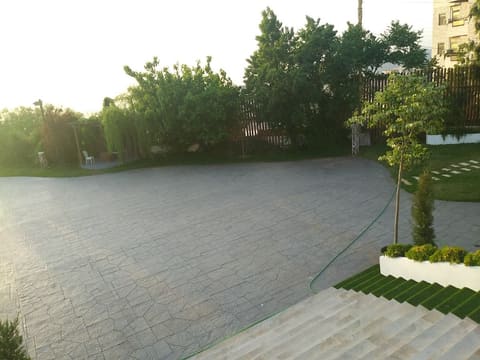 Alley Resort & Terrace — photograph 4