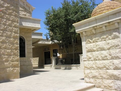 ST George Greek Orthodox Church — photograph 3
