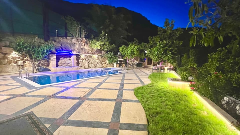 Heaven Nights,Layali Janna chaleh private pool&public pool