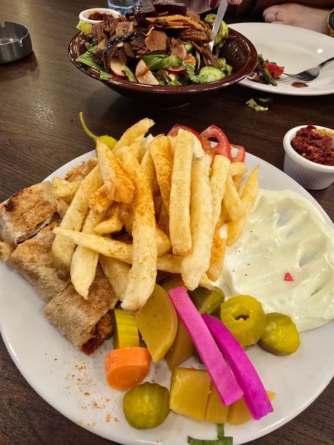 El Jebbeh Sweets & Restaurant — photograph 4