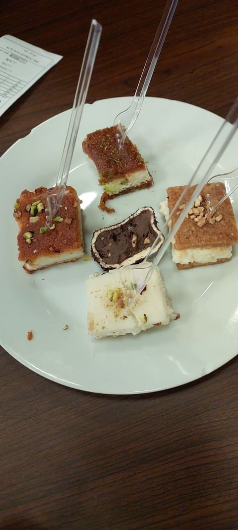 El Jebbeh Sweets & Restaurant — photograph 5