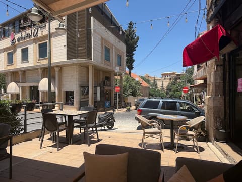 Odeon Coffee Shop — photograph 2