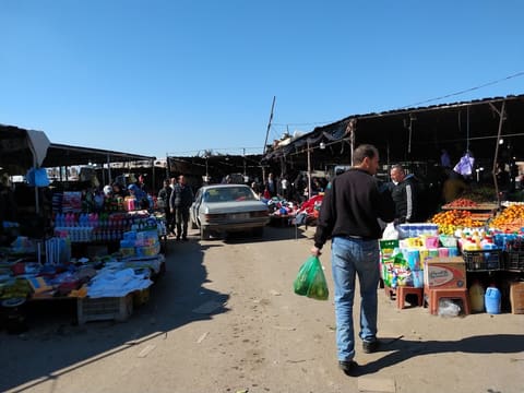 Al Tarsh Market — photograph 4