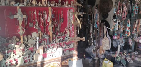 Souvenir Shop Caverne d'alibaba — photograph 2