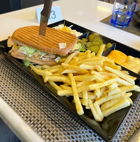 4WAYS RESTAURANT — photograph 3