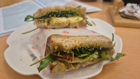 Makan coffeeshop — photograph 2