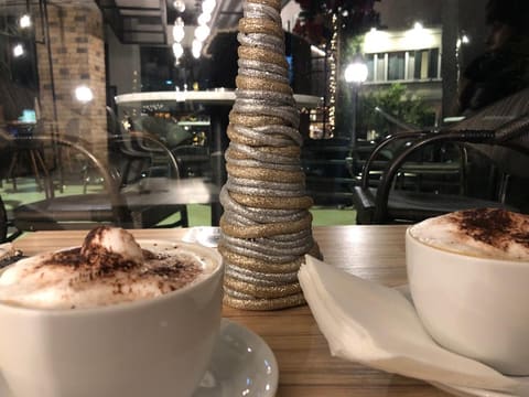 Vee Coffee Shop Jbeil — photograph 3