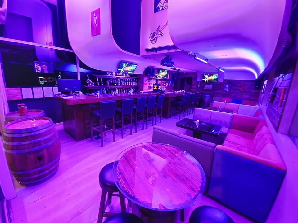 Drink and Sing- Karaoke Pub Jbeil