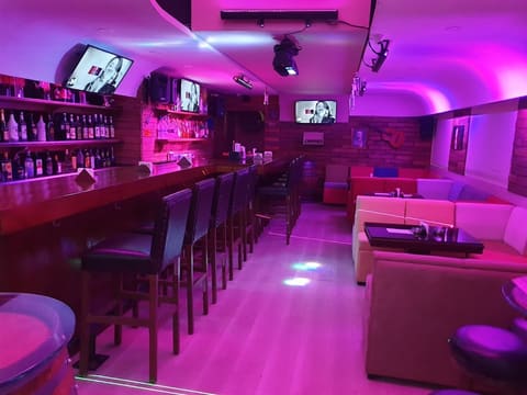 Drink and Sing- Karaoke Pub Jbeil — photograph 2