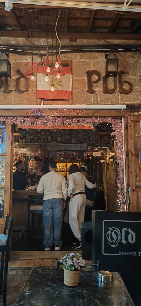 Old Pub, Cafe & Pub — photograph 4