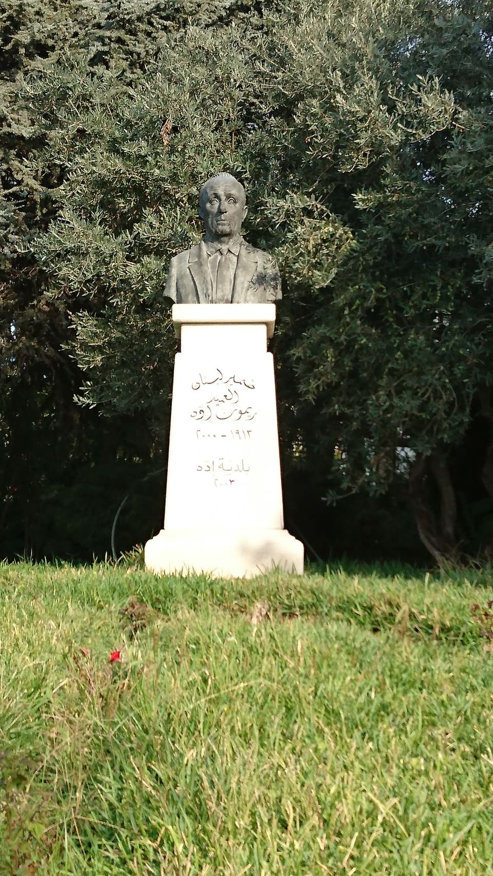 Raymond Edde Statue