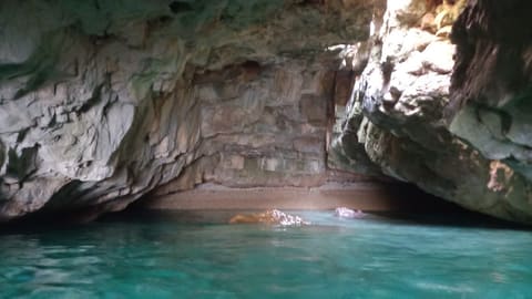 Amchit Seal Cave — photograph 4